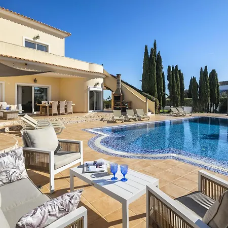 Villa Alporchinhos - Large Close To The Armação de Pêra