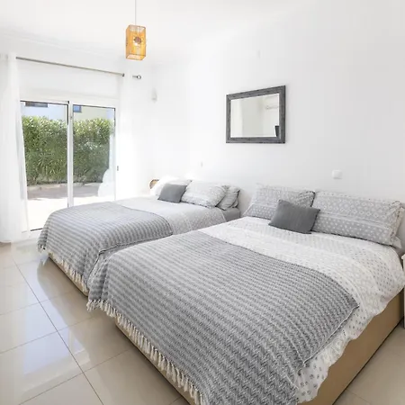 Villa Alporchinhos - Large Close To The