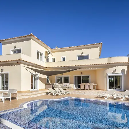 Vila Alporchinhos - Large Close To The