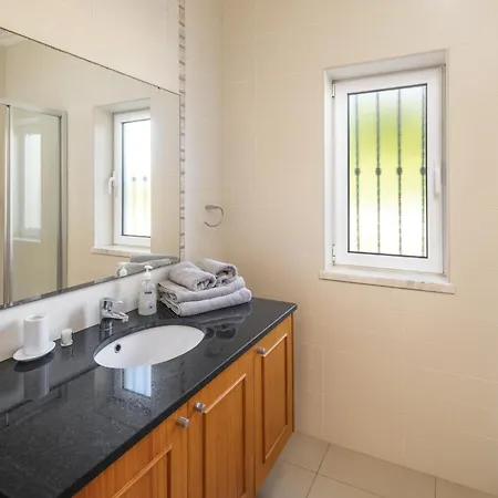 Villa Alporchinhos - Large Close To The Armacao de Pera