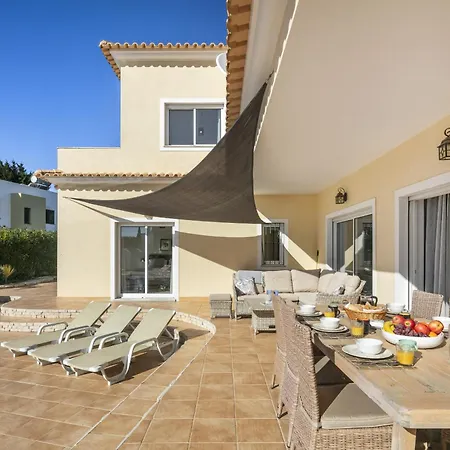 Villa Alporchinhos - Large Close To The Armacao de Pera